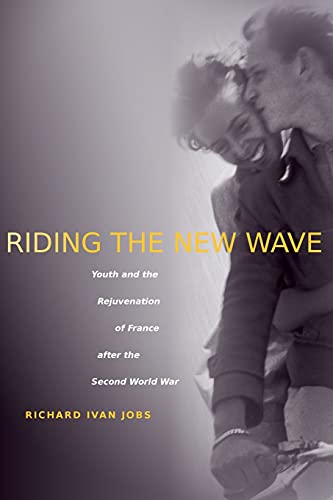 Couverture du livre : Riding the New Wave - Youth and the Rejuvenation of France After the Second World War