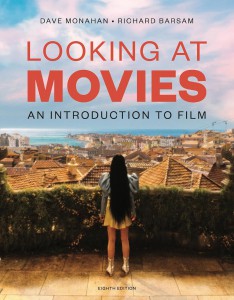 Couverture du livre Looking at Movies - de Dave Monahan et Richard Barsam