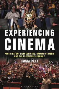 Couverture du livre Experiencing Cinema - de Emma Pett