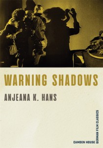 Couverture du livre Warning Shadows - de Anjeana K. Hans